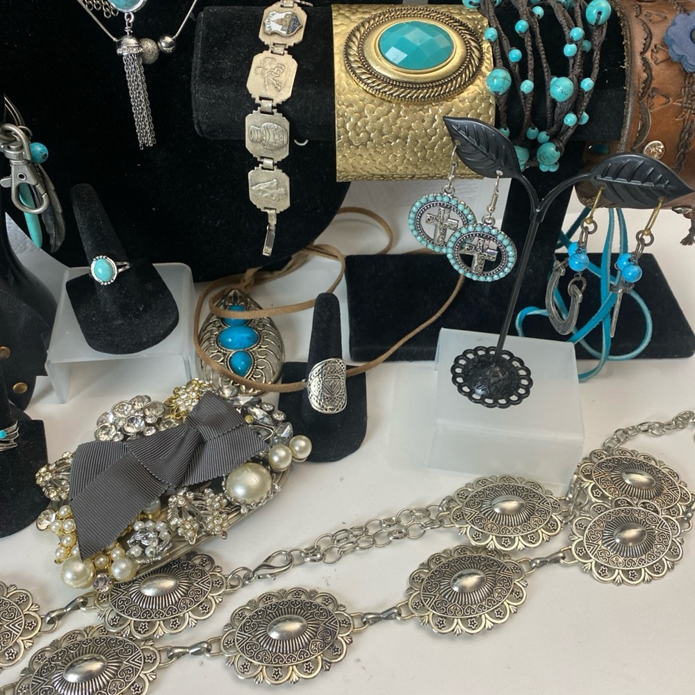 Turquoise and Silver Statement Necklaces, southwestern style jewelry lot - Picture 9 of 16